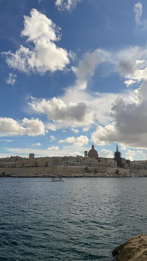 Spacious Seaview Sliema Apt, Steps From Valletta Ferry Esterno foto